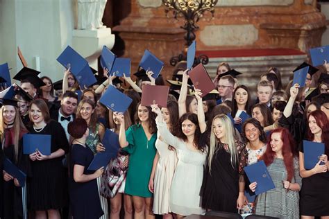 Graduates 的图像结果