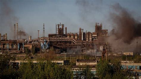 Russian shelling in Azovstal steel plant continues, Ukrainian soldiers ...