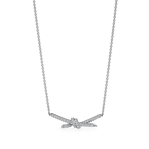 Tiffany Knot Pendant in White Gold with Diamonds | Tiffany & Co. Australia