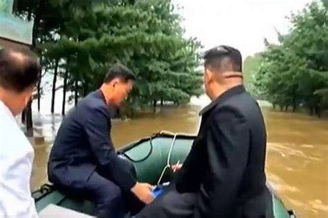 「痛てっ!」ボートに乗り水害視察中の金正恩、木にぶつかる【動画】 - Switch News（スウィッチ・ニュース）