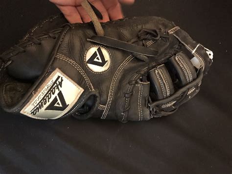 Left handed Thrower’s 1st baseman’s gloves for Sale in Bakersfield, CA ...