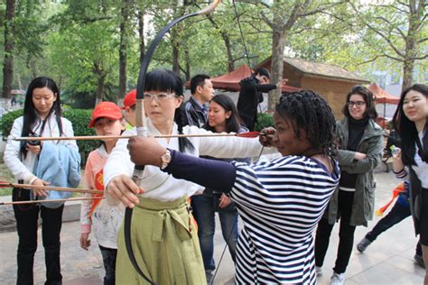 山东大学外国留学生来济南市妇女儿童活动中心文化交流——济南市妇女儿童活动中心