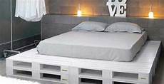 letto con pallet un letto con i pallet ecco 15 idee da cui trarre letto con pallet un letto con i pallet ecco 15 idee da cui trarre