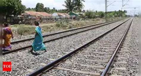 Maharashtra News Updates: Central Railway installing audio devices in ...