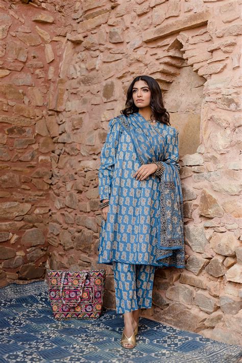 Experience the Vibrant Colors and Rich Textiles of India with Gulabo ...