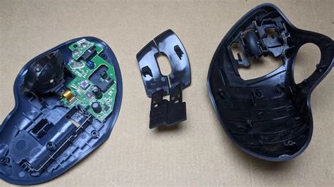 Logitech Mouse Disassembly 的图像结果