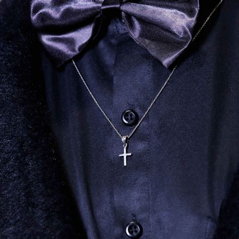 Holy Cross Pendant Chain – Saatvik Silver