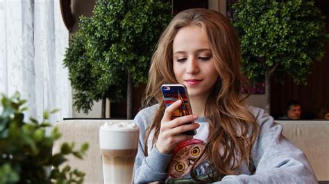 Block number on iPhone: How to STOP calls, messages from annoying ...