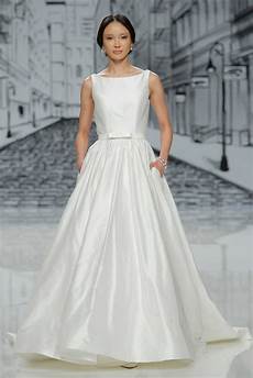 Simple Wedding Gown Designs by Simple Wedding Dresses Classic Designer Bridal Gown Simple Wedding Gown Designs