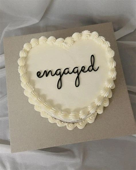16 Unique Engagement Cake Ideas For A Memorable Engagement Party ...