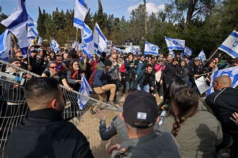 Israelis up in arms against Netanyahu’s plans to overhaul judiciary ...