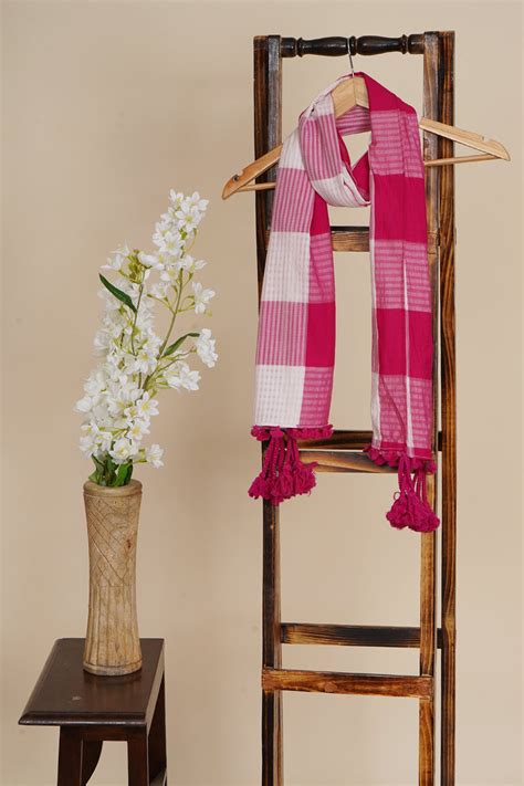 Buy Pink Color Handwoven Pure Cotton Stole with Tassels 48300/1 | FFAB