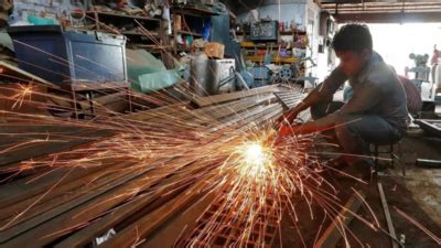 India's manufacturing sector slows down in August: HSBC PMI report ...