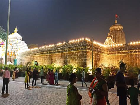 Bhubaneswar's Lingaraj Temple decked up ahead of Maha Shivratri