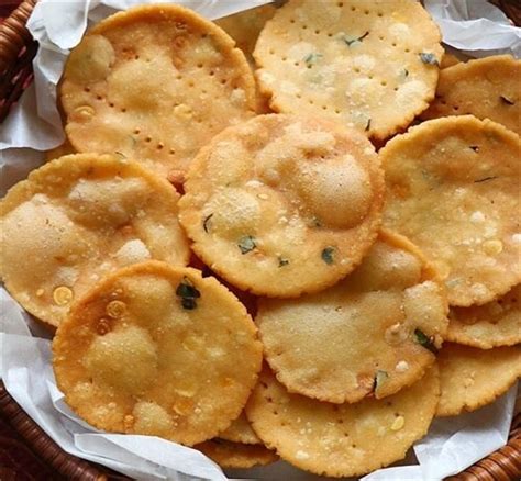 Buy Onion Thattai Online from AVM Sweets & Snacks at Best Price