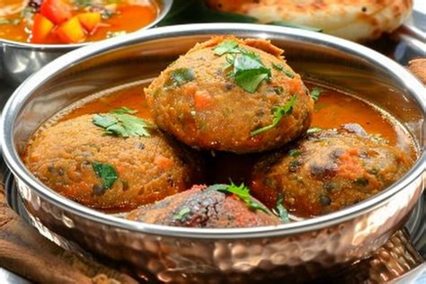 Taste Sensations: Indore's Best Dishes That Will Leave You Craving More