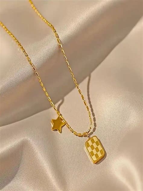 Dainty Square Star Pendant Necklace – Dainty Desire