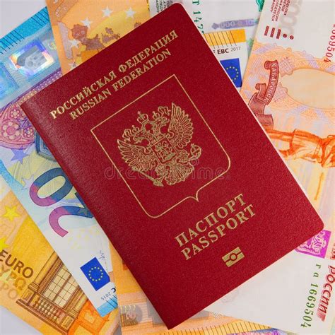 俄罗斯公民的现钞和护照都在火车票上 库存图片. 图片 包括有 卢布, 铁路, 概念, 公民, 背包, 国际 - 184783771