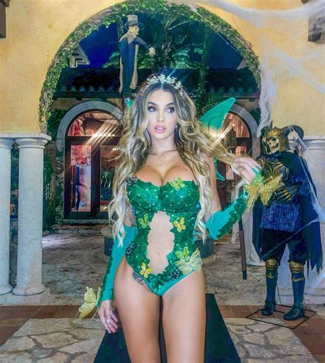 Lyna Pérez seduce en OnlyFans desde Miami - ColorFans
