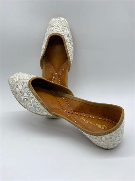 Neo phulkari white jutti – Sukriti and Aakriti