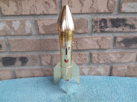 VINTAGE ASTRO MFG. DIE CAST ROCKET SHIP MECHANICAL COIN BANK MERCHANTS ...