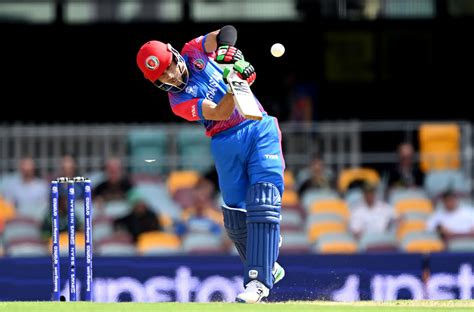 Rahmanullah Gurbaz slinks down to hit a maximum | ESPNcricinfo.com