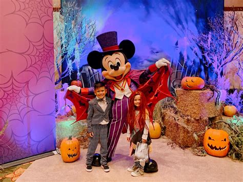 Kicking off Halloween early 🎃 Jack and Sally costumes at Disneyland ...