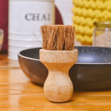 Coconut Coir – Tawa Oil Brush by Almitra Sustainables – Brown Living™