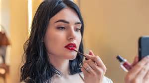 Studies Claim Lipsticks May Cause Cancer – Experts Decode | OnlyMyHealth