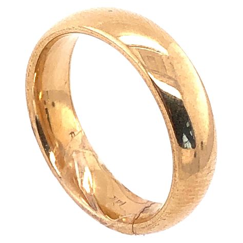 14 Karat Yellow Gold Band / Wedding Ring For Sale at 1stDibs