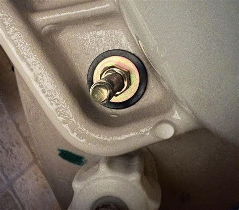 (New) Toilet Tank bolt is leaking (again!) : r/Plumbing