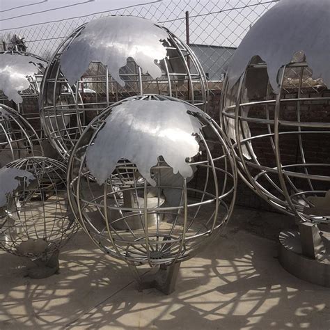 校园镂空不锈钢金色地球仪雕塑 - 卓景雕塑公司