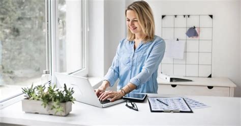 How Sit Stand Desk Improve Focus and Productivity at Work – Purpleark