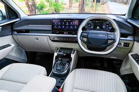 आ गई kia की नई 7- सीटर फैमिली कार, शानदार फीचर्स और स्टाइलिश लुक के साथ ...