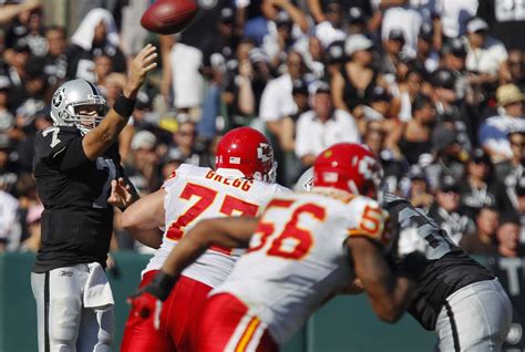 Screen Play in Football 的图像结果