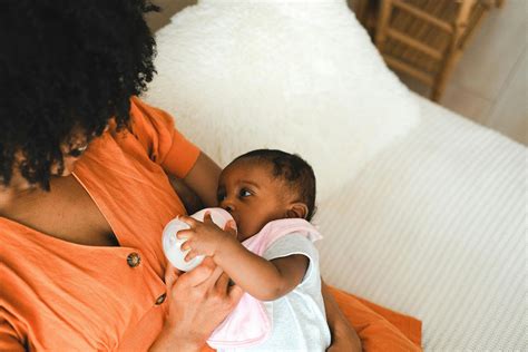 Baby Feeding Cues: What Parents Need to Know About Hunger Signs | Harbor