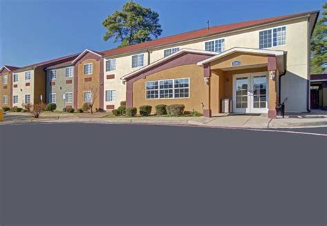 HOMETOWN INN & SUITES (Longview) - Hotel Reviews, Photos, Rate ...