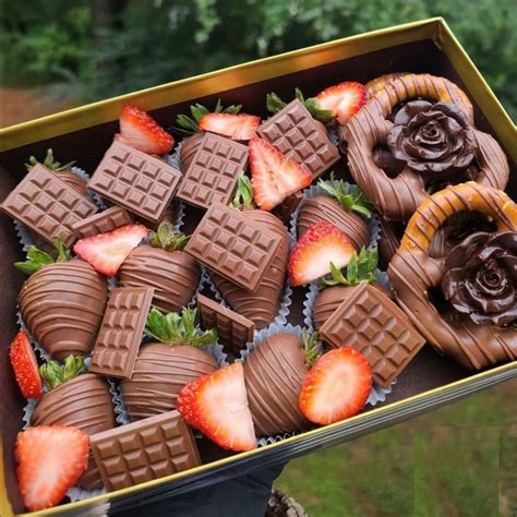 Chocolate Dipped Strawberries & pretzels - Dubai Cake Delivery - Order ...