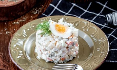 Как готовить оливье - какие огурцы положить в салат - Hochu.ua