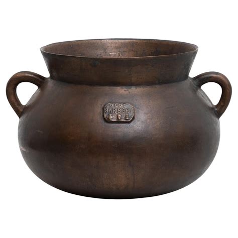 Bronze Pot, 16th Century For Sale at 1stDibs