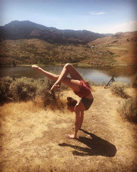 Stephanie Van Dyck's feet