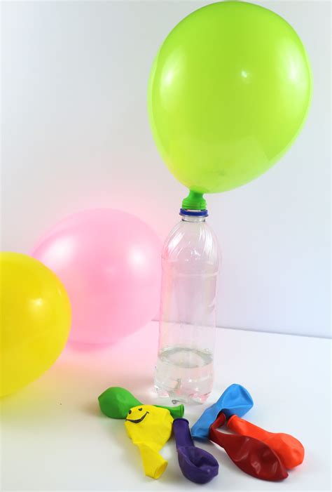 Vinegar and Baking Soda Balloon Experiment ~ Nifty Thrifty DIYer