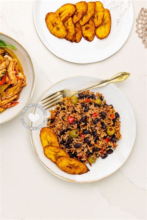 Moro de Habichuelas Negras [Video+Recipe] Black Beans & Rice