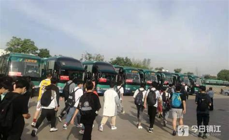 60辆大巴车专门接送高考学子 江天集团为2000余名考生安全护航_今日镇江