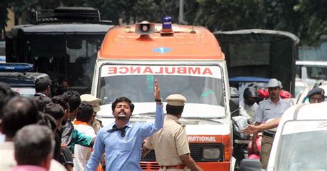 एंबुलेंस का रास्ता रोकने पर देना होगा 10 हजार रुपए तक जुर्माना | Motor ...