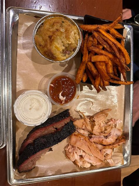 BLACK DOG SMOKE & ALE HOUSE, Urbana - 201 N Broadway Ave - Menu, Prices ...