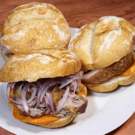 Pan Con Chicharron Peruano