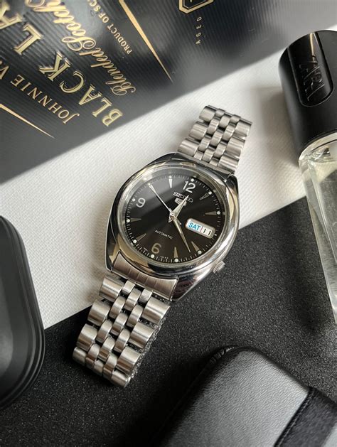 Seiko 5 'Explorer' Black Dial (Pre Owned) – watchtopia.in