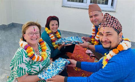 https://www.himalayandream.team/public/uploads/tihar-festival-nepal.jpg