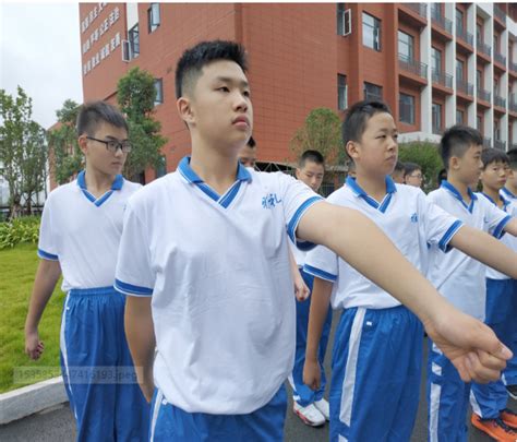 长沙雅礼天心中学举行2018级初一新生军训开幕式